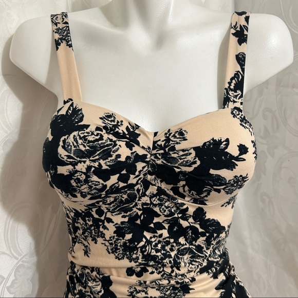 Seductions Nude Cream Floral Square Neck Stretch Tank Top - Picture 2 of 9